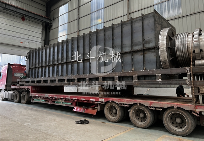 大型污泥香蕉视频污版机做城市污泥的“终结者”,两车齐发奔赴江西