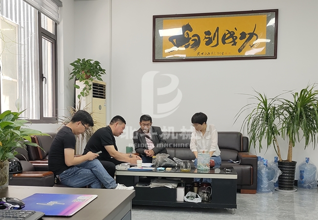 印尼客户到厂参观香蕉视频污版机,深入交流促合作