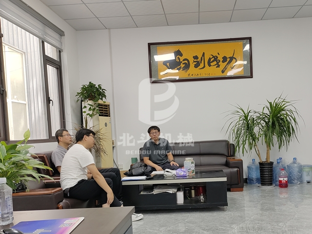 客户来我厂实地考察了解玉米芯香蕉视频污版机