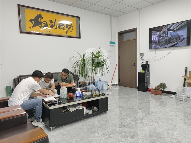 周经理用技术方案对木材香蕉视频污版机进行了全方位地讲解