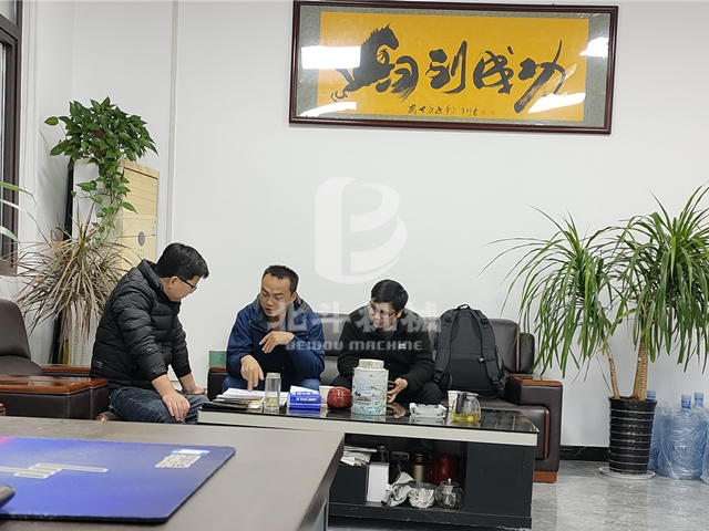 欢迎江西客户到香蕉视频在线观看下载考察木材香蕉视频污版机