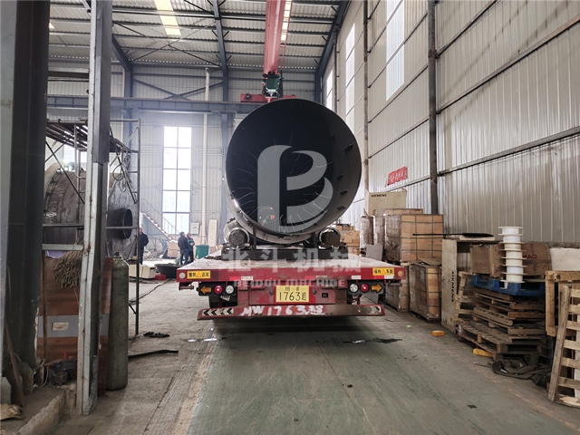 风雪中香蕉视频在线观看下载机械马力全开保障果壳活化炉运往云南