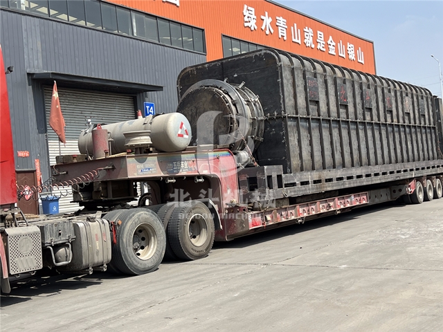 木材香蕉视频污版机正在繁忙装车,即将踏上奔赴安徽的路程