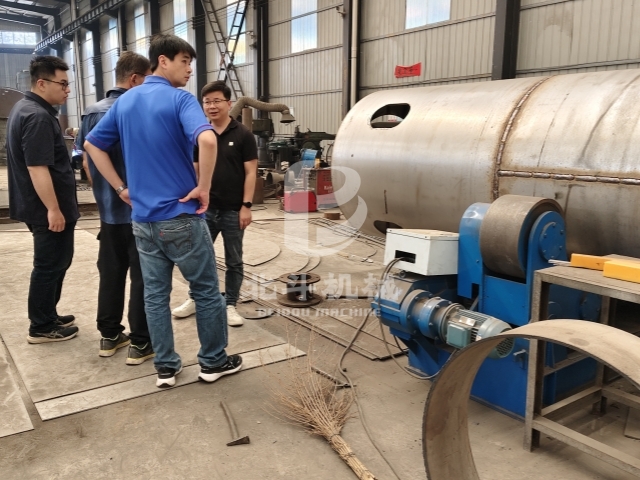 38℃高温探厂,客户考察无烟型环保香蕉视频污版机